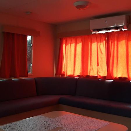 شقة Zimmerferi Apartman كيستاي الغرفة الصورة