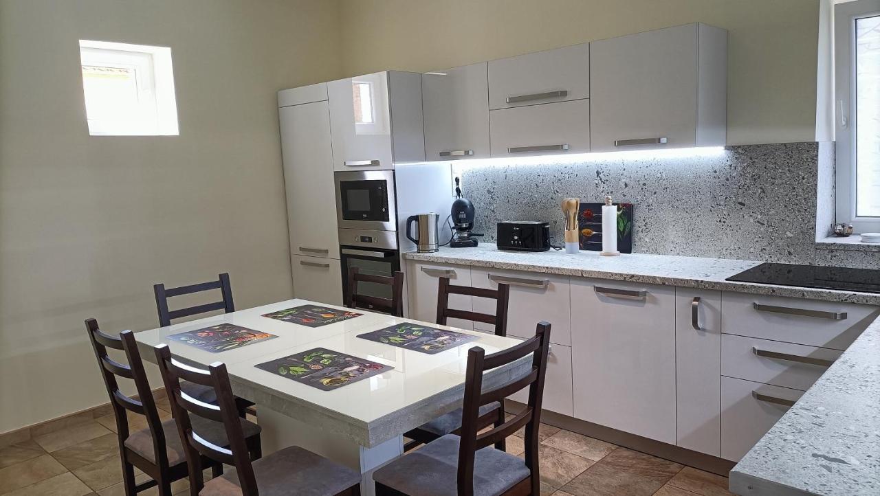 شقة Zimmerferi Apartman كيستاي المظهر الخارجي الصورة