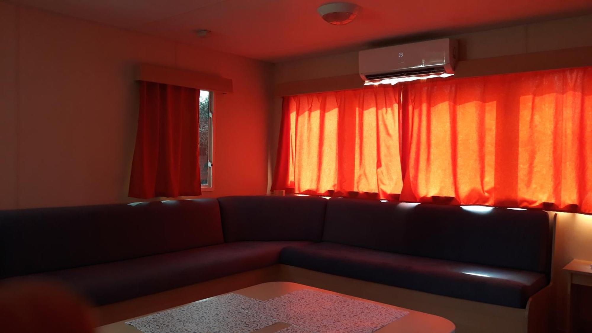 شقة Zimmerferi Apartman كيستاي الغرفة الصورة